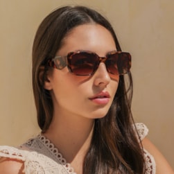 ÓCULOS DE SOL FEMININO SLIM COM PROTEÇÃO UV400 ONÇA