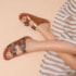 Rasteira Chinelo Slide Margarida Birken Duas Tiras com Fivela e Bolinhas Cobre